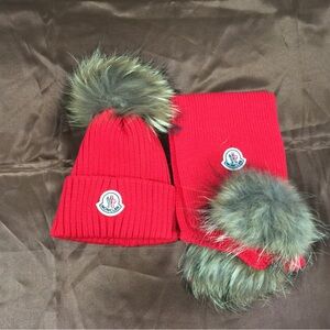 Beanie With Pom Pom Red - Moncler -SRP$